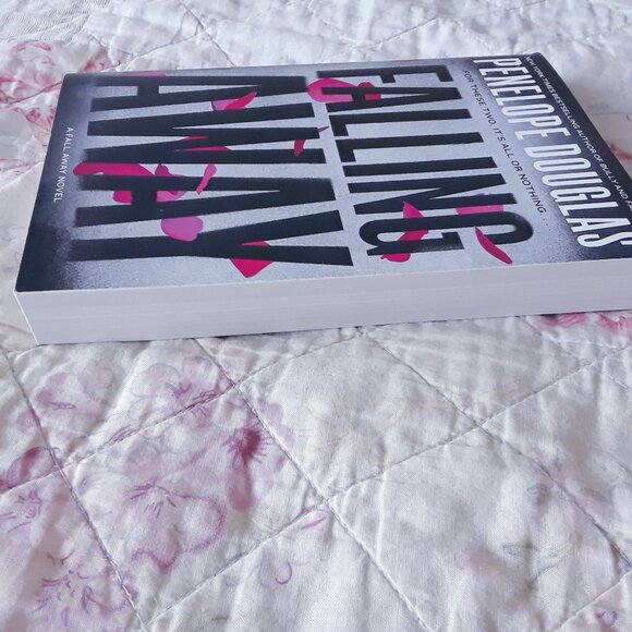 Falling Away / Penelope Douglas - Picture 3 of 4